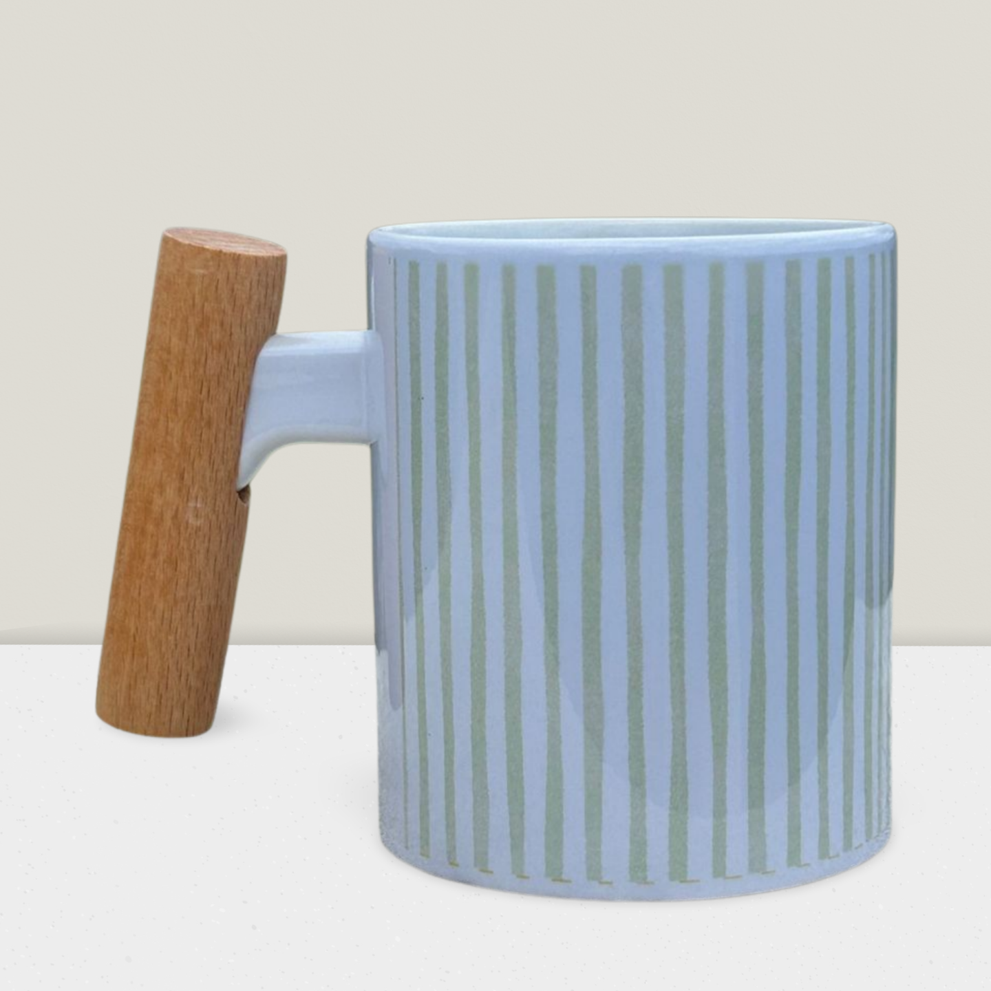 Caneca Inicial com Pega de Madeira