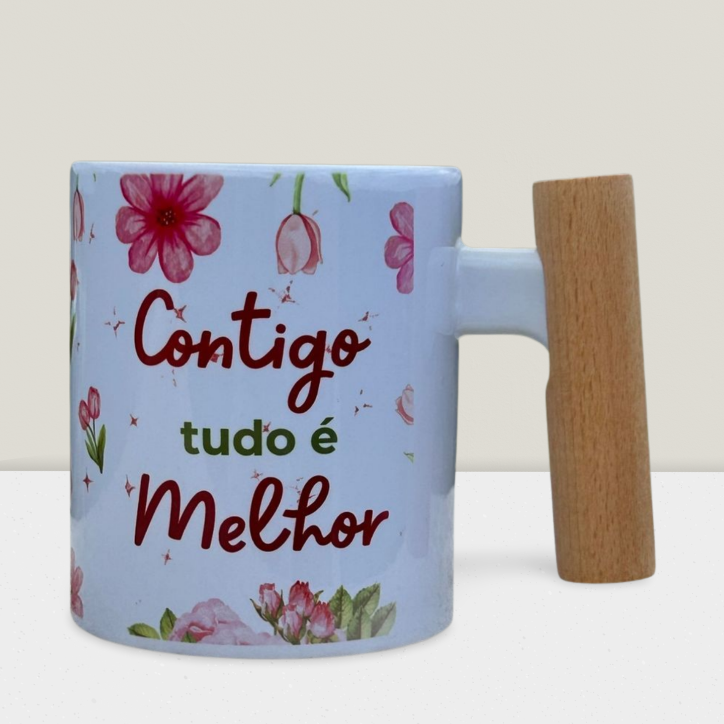 Caneca Amigas com Pega de Madeira