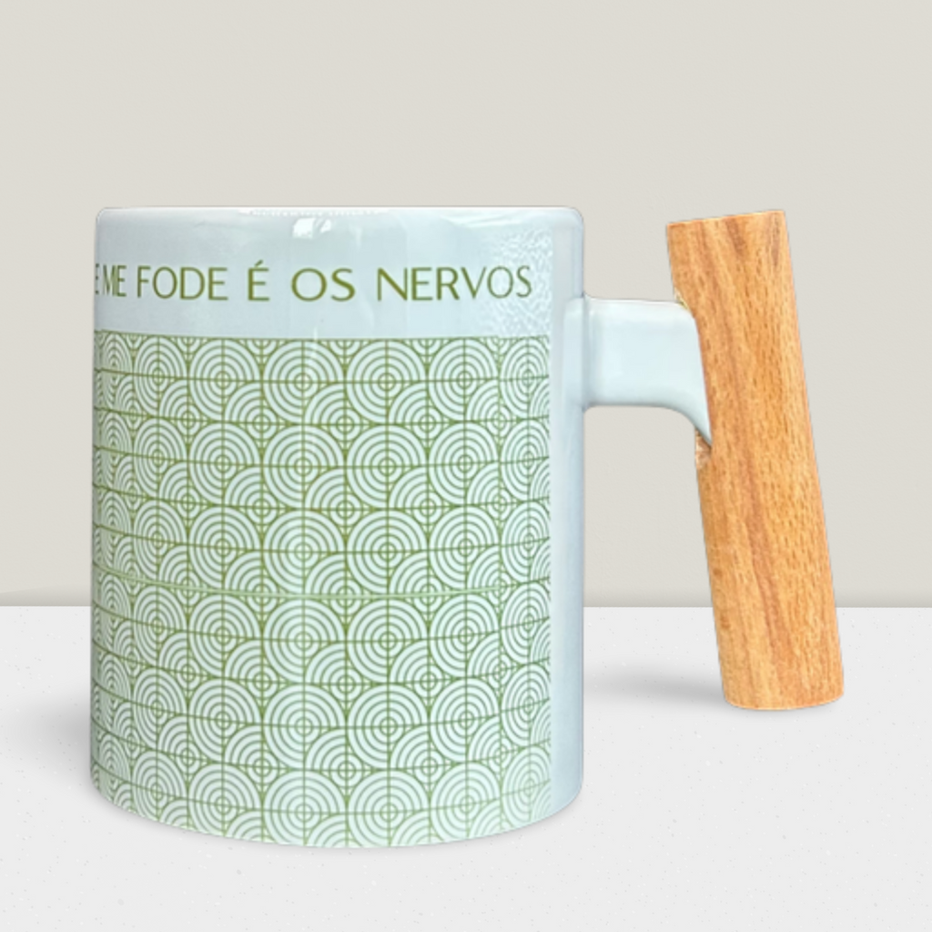 Caneca personalizada pega de madeira "Eu sou calma"