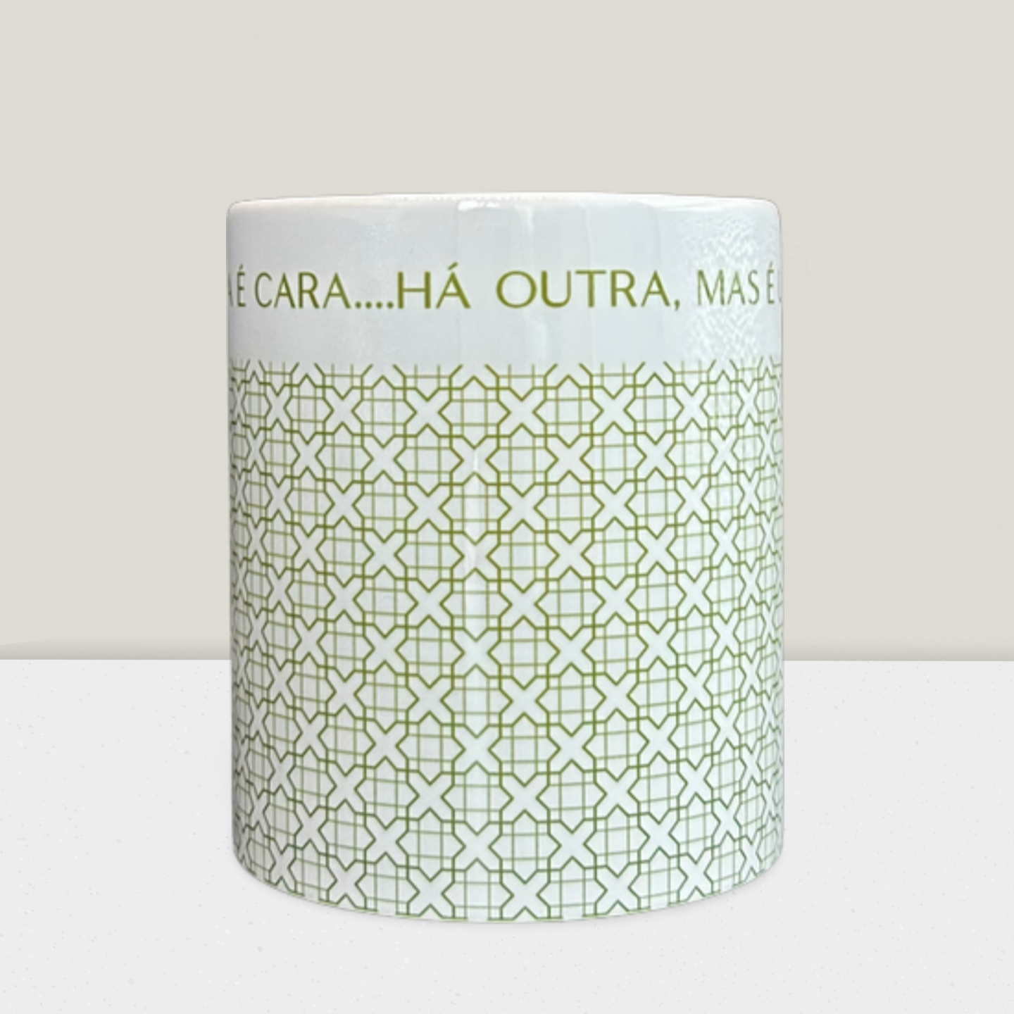 Caneca personalizada pega de madeira "A vida boa é cara"